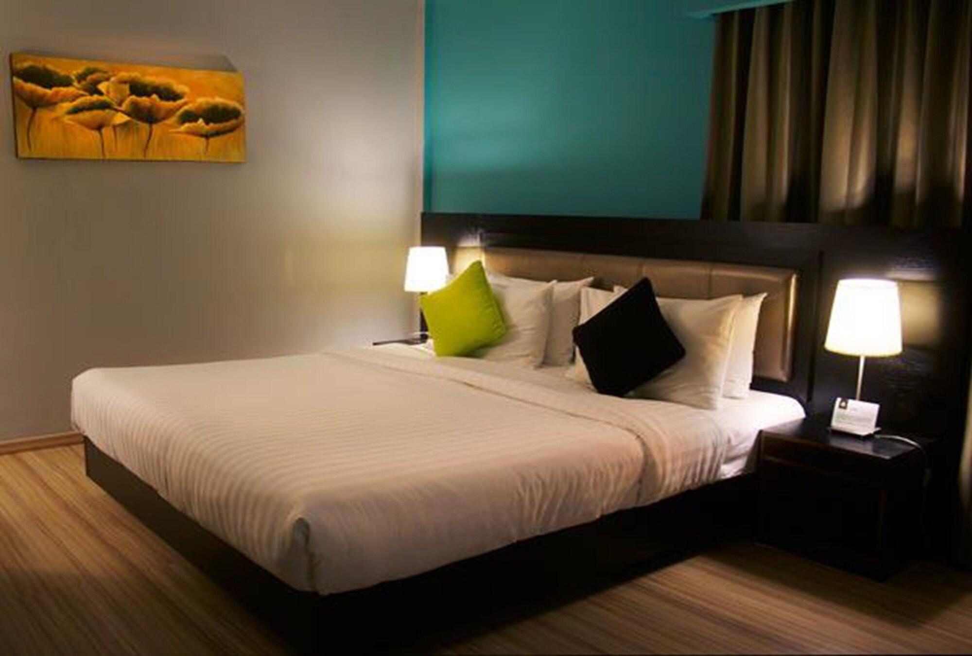 The Brunei Hotel Бандар-Сери-Бегаван Экстерьер фото