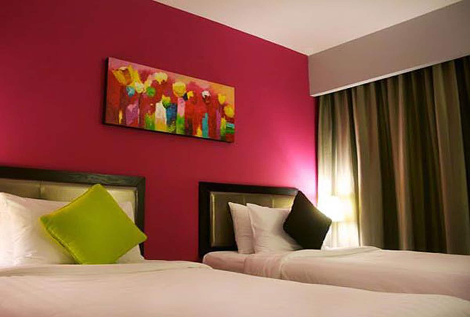The Brunei Hotel Бандар-Сери-Бегаван Экстерьер фото