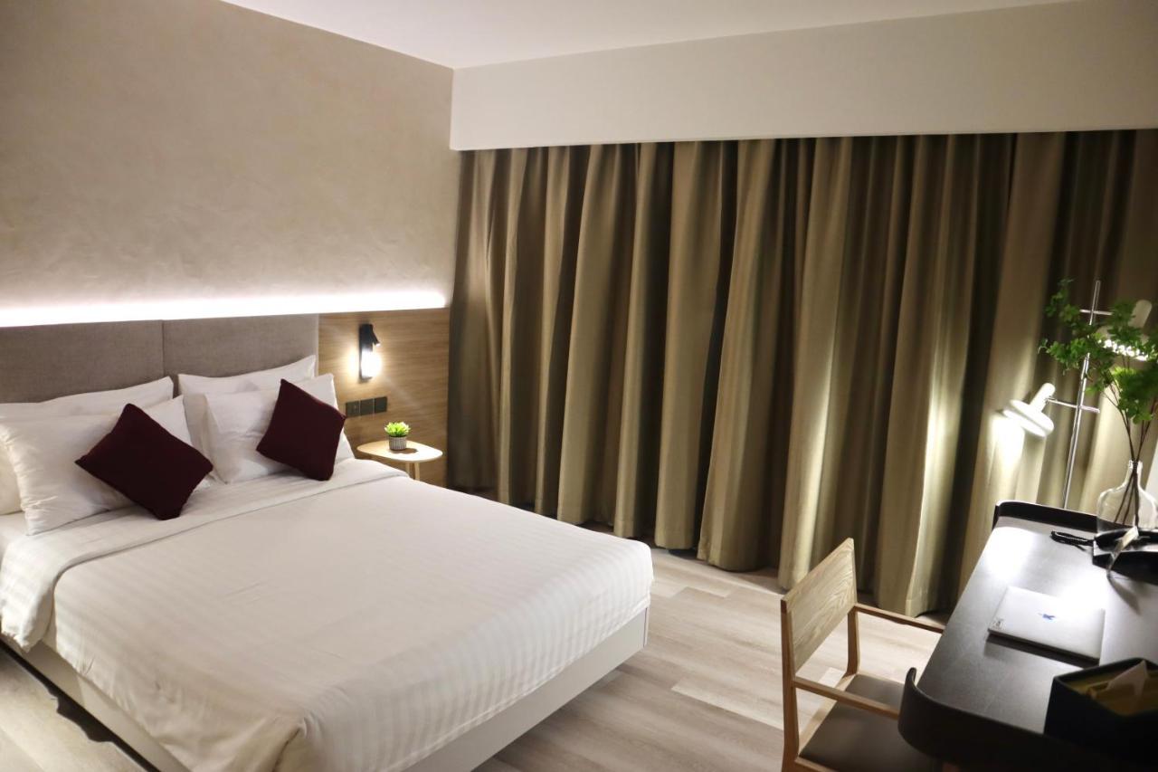 The Brunei Hotel Бандар-Сери-Бегаван Экстерьер фото