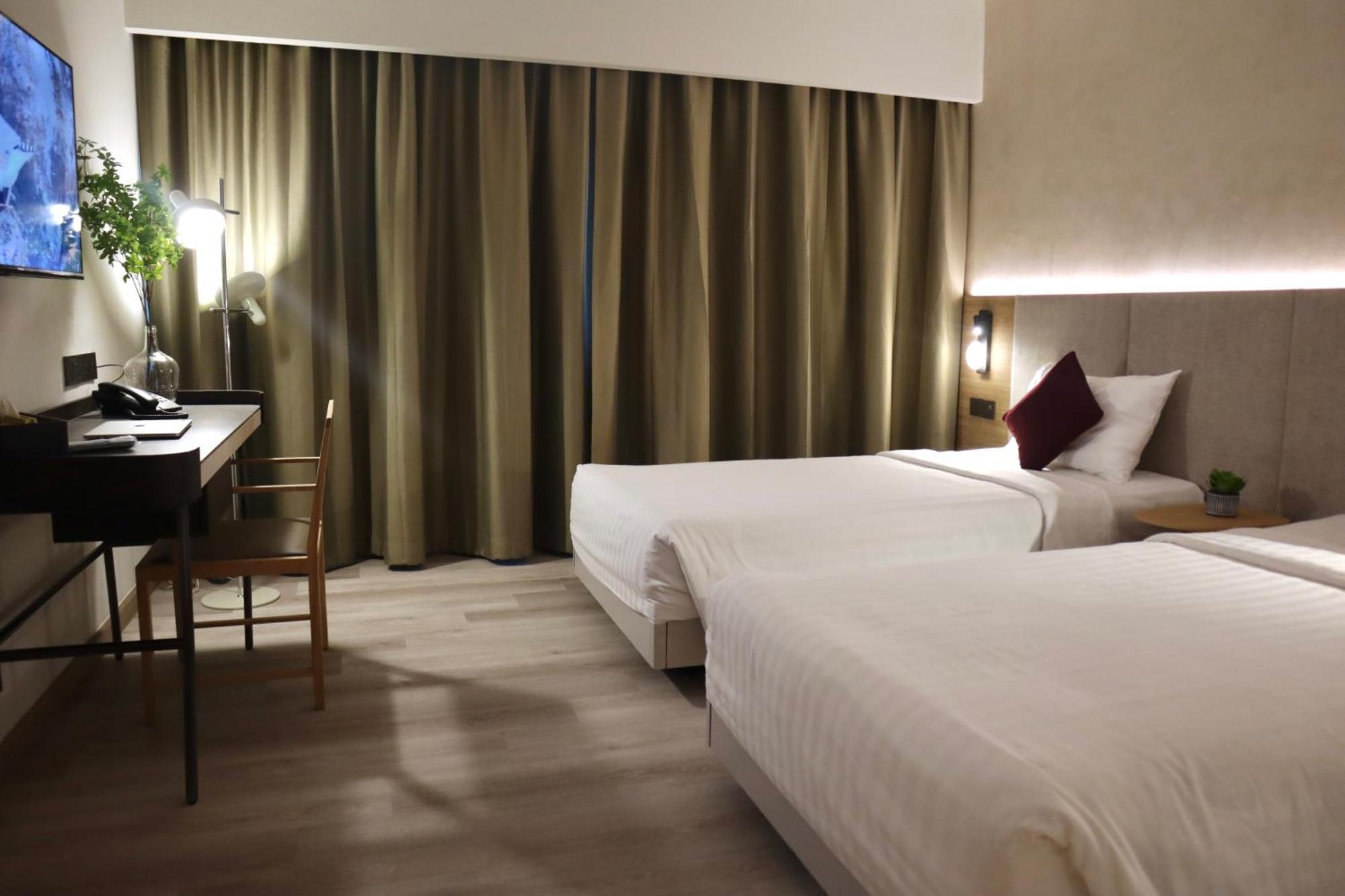 The Brunei Hotel Бандар-Сери-Бегаван Экстерьер фото