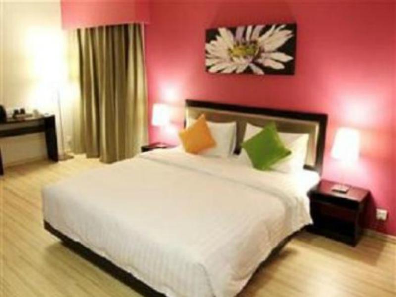 The Brunei Hotel Бандар-Сери-Бегаван Экстерьер фото