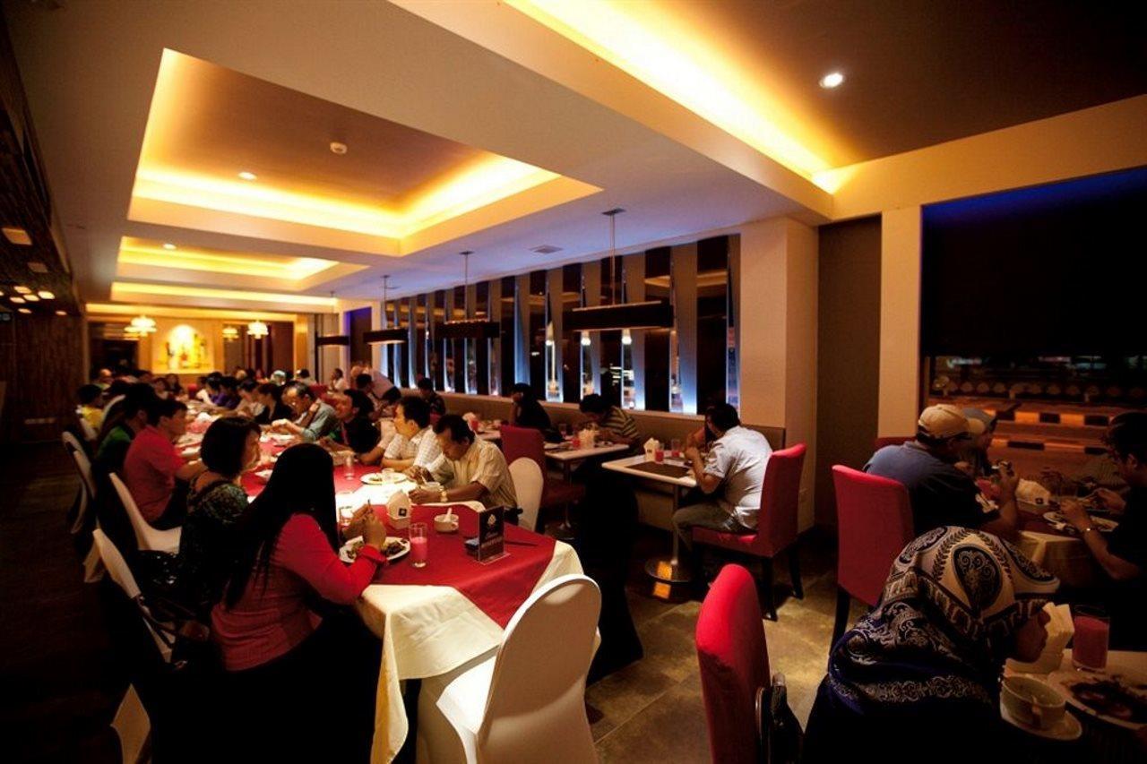 The Brunei Hotel Бандар-Сери-Бегаван Экстерьер фото