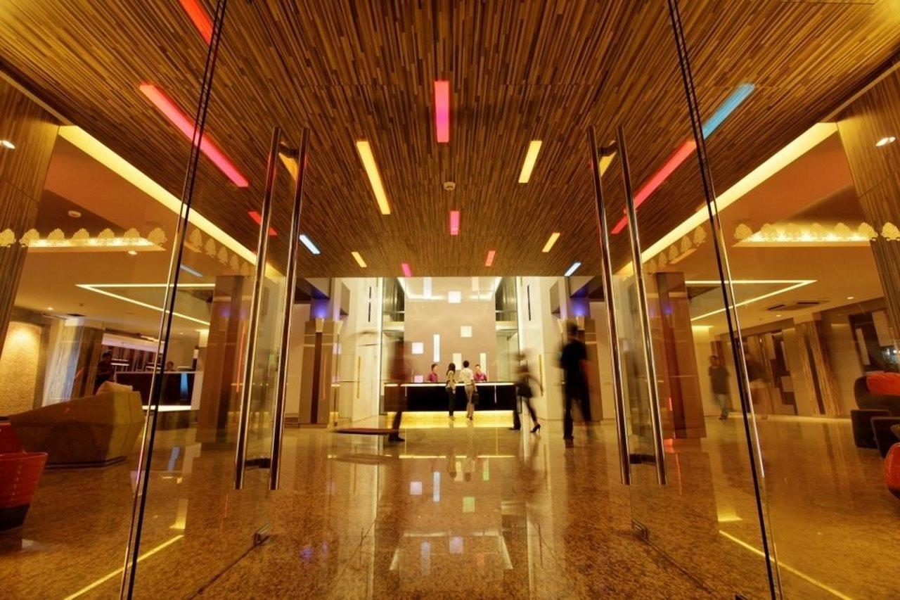 The Brunei Hotel Бандар-Сери-Бегаван Экстерьер фото
