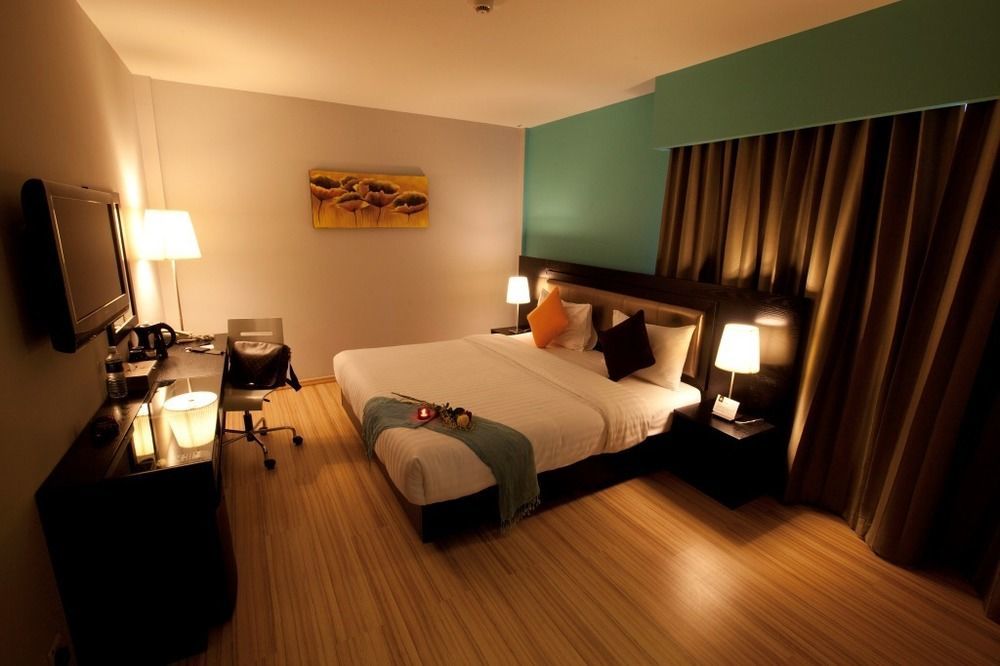The Brunei Hotel Бандар-Сери-Бегаван Экстерьер фото