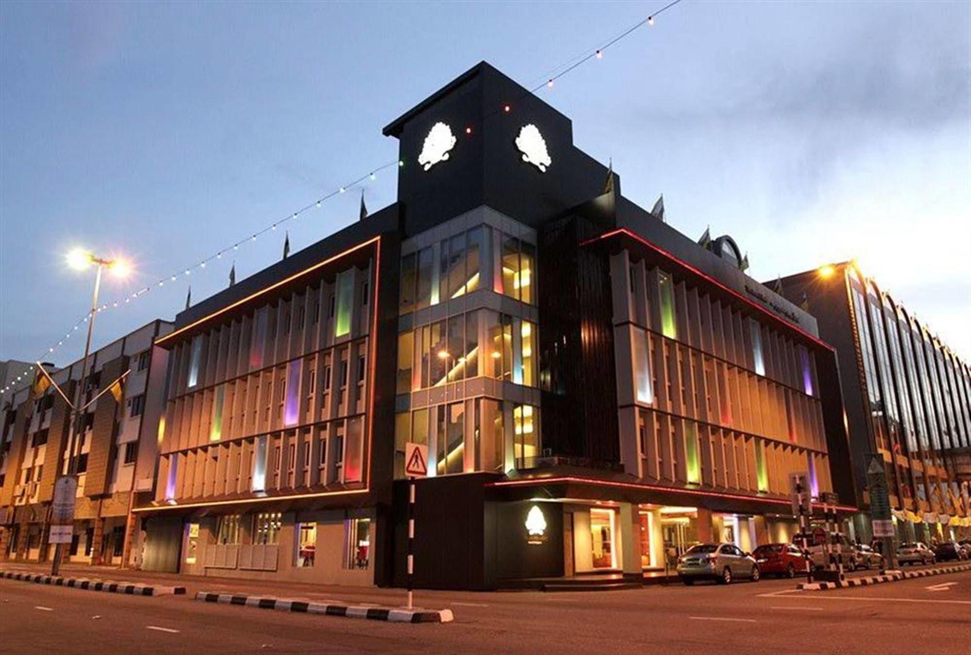 The Brunei Hotel Бандар-Сери-Бегаван Экстерьер фото